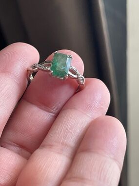 Natural Emerald Gemstone in 925 Sterling Ring half Twisted Band Size 7
